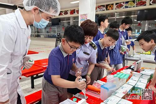 贛州市市場監管局開展食品安全 你點我檢 進校園活動