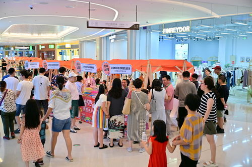 梅隴鎮夜市周開幕,40個攤位除了吸引市民逛吃購物,還展示了一項成果