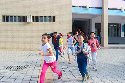 滁州市龍蟠小學(xué)開展&ldquo;紀(jì)念918 勿忘國恥 振興中華&rdquo;防空防災(zāi)疏散演練活動