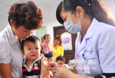 滁州南譙:為適齡兒童補(bǔ)種疫苗